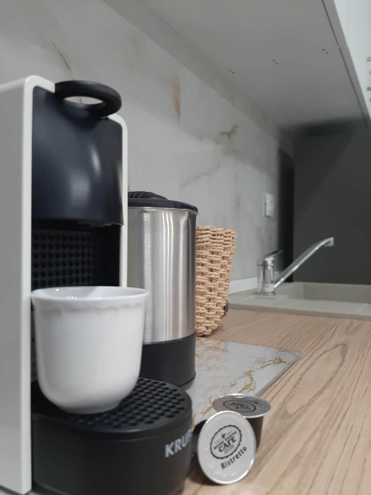 Pixel Palace Apartment *